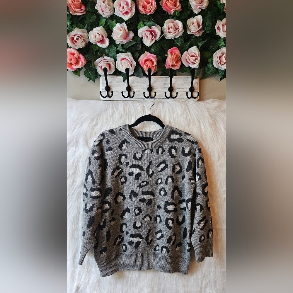 Kendall & Kylie Gray Leopard Knit Sweater